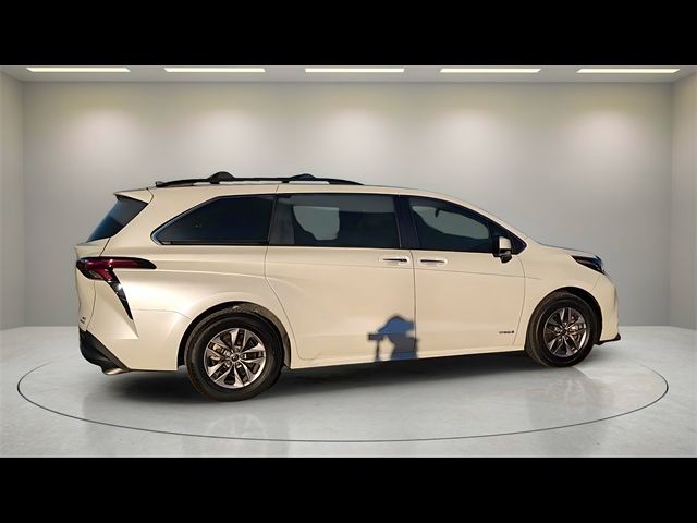 2021 Toyota Sienna XLE