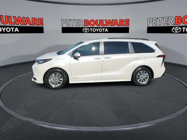 2021 Toyota Sienna XLE