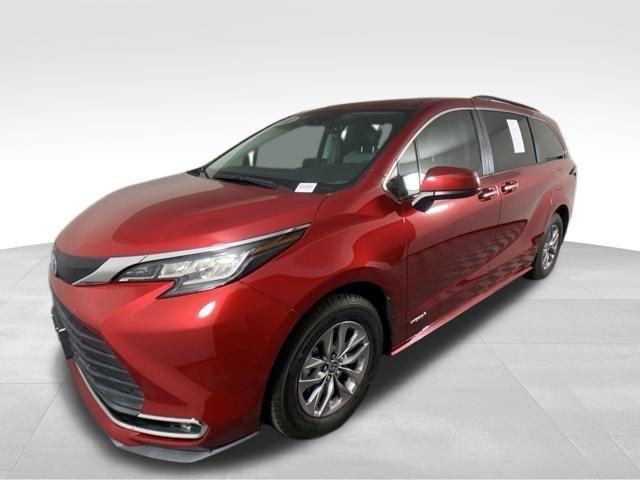 2021 Toyota Sienna XLE