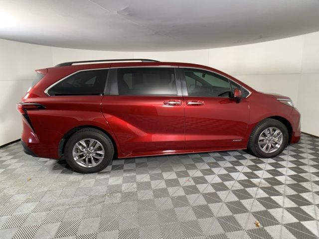 2021 Toyota Sienna XLE