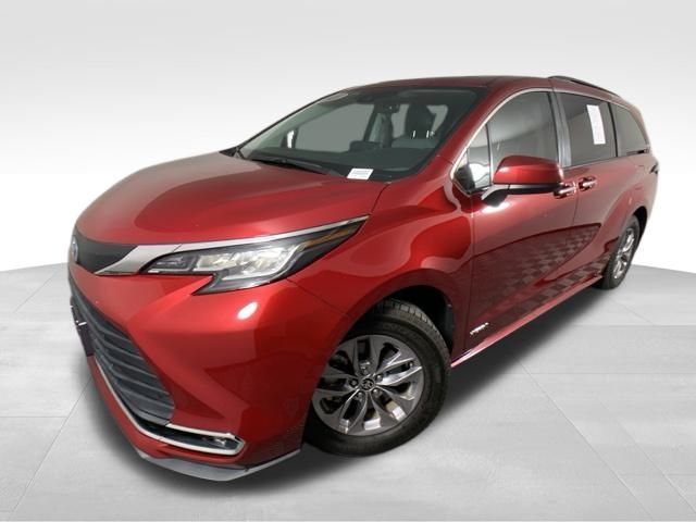 2021 Toyota Sienna XLE