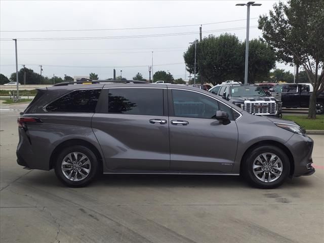 2021 Toyota Sienna XLE