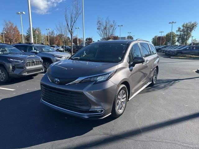 2021 Toyota Sienna XLE