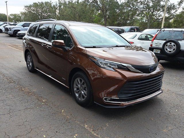 2021 Toyota Sienna XLE