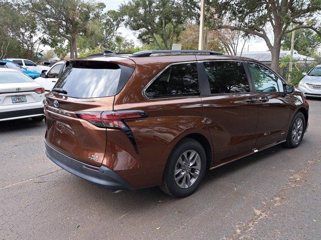 2021 Toyota Sienna XLE