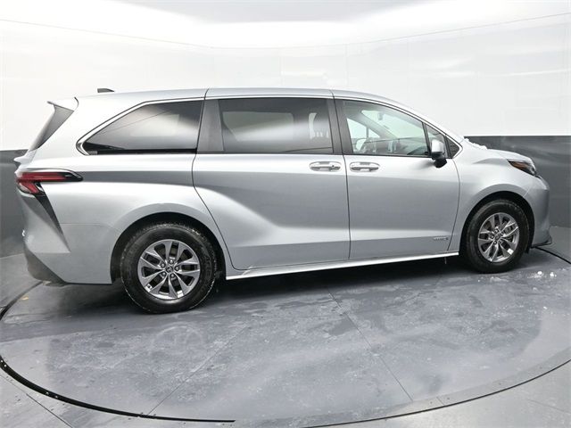 2021 Toyota Sienna XLE