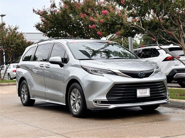 2021 Toyota Sienna XLE