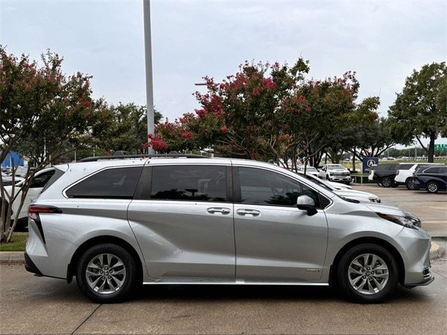 2021 Toyota Sienna XLE