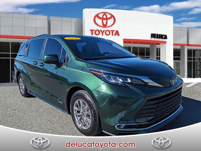 2021 Toyota Sienna XLE