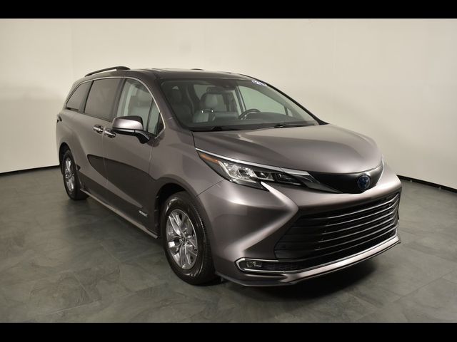 2021 Toyota Sienna XLE