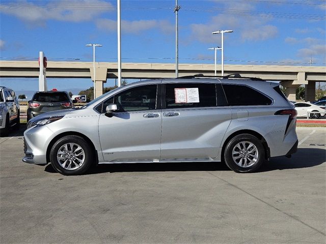 2021 Toyota Sienna XLE