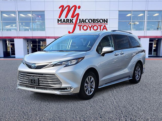 2021 Toyota Sienna XLE