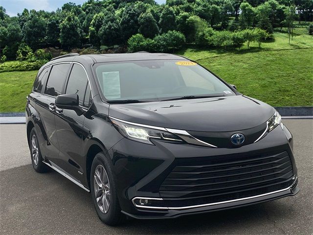 2021 Toyota Sienna XLE