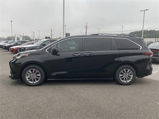 2021 Toyota Sienna XLE