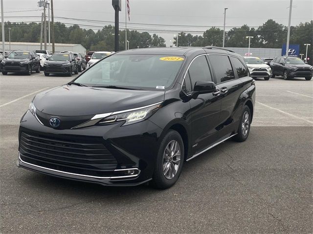 2021 Toyota Sienna XLE