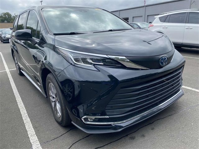 2021 Toyota Sienna XLE