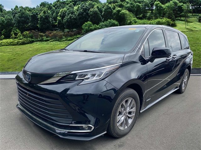 2021 Toyota Sienna XLE