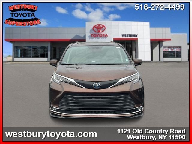 2021 Toyota Sienna XLE