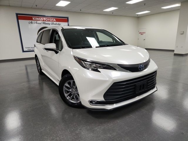 2021 Toyota Sienna XLE