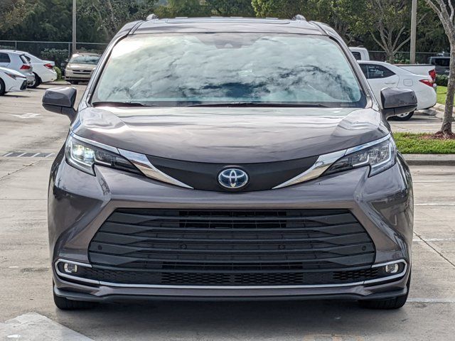 2021 Toyota Sienna XLE