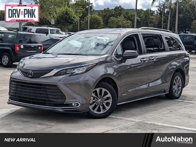 2021 Toyota Sienna XLE