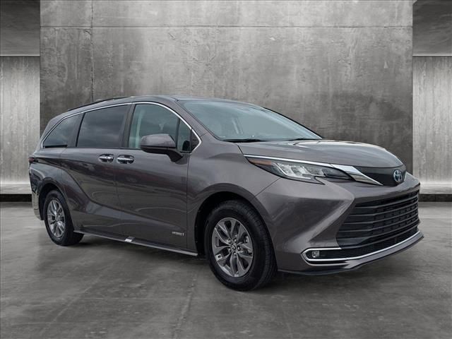 2021 Toyota Sienna XLE