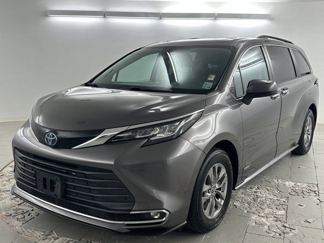 2021 Toyota Sienna XLE