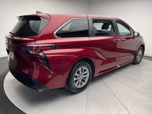 2021 Toyota Sienna XLE