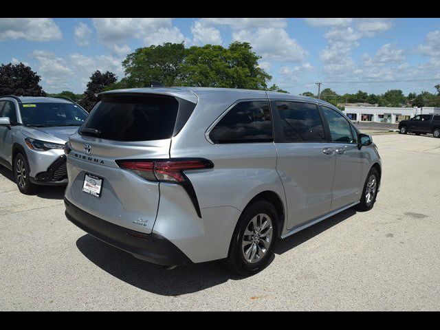 2021 Toyota Sienna XLE