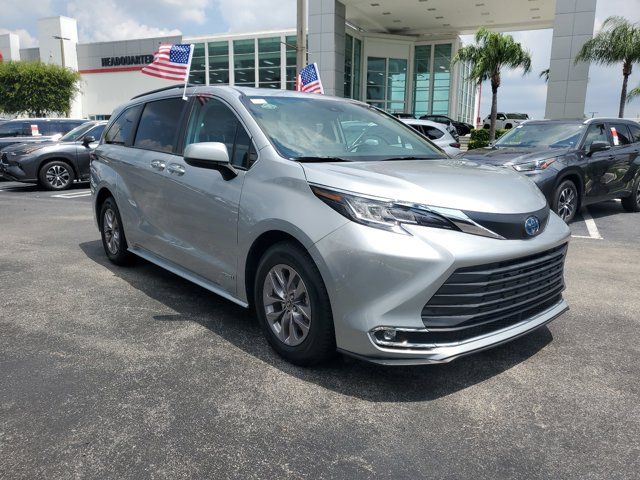 2021 Toyota Sienna XLE