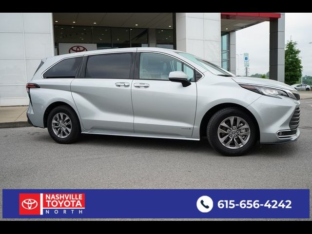 2021 Toyota Sienna XLE