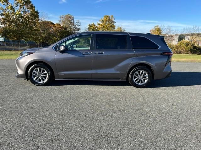 2021 Toyota Sienna XLE