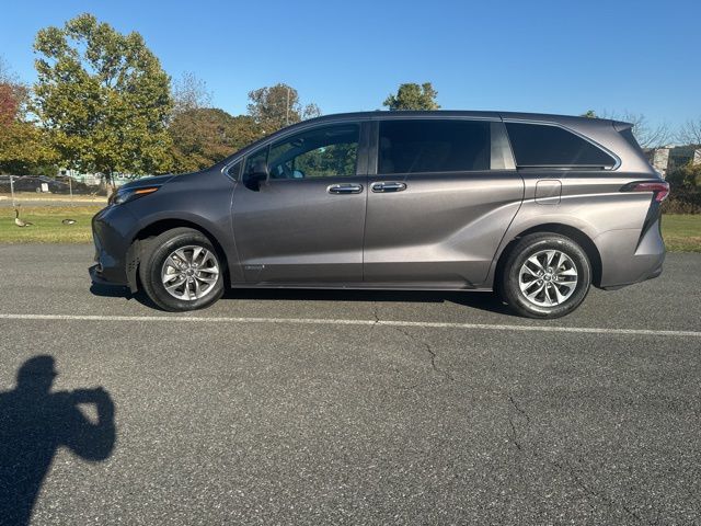 2021 Toyota Sienna XLE