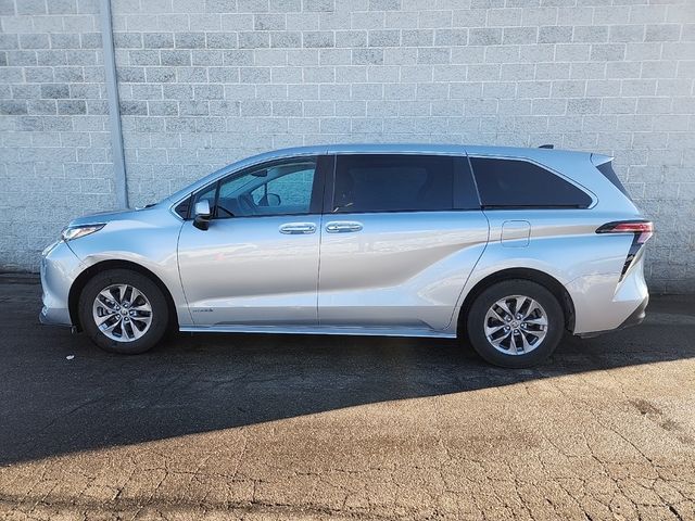 2021 Toyota Sienna XLE