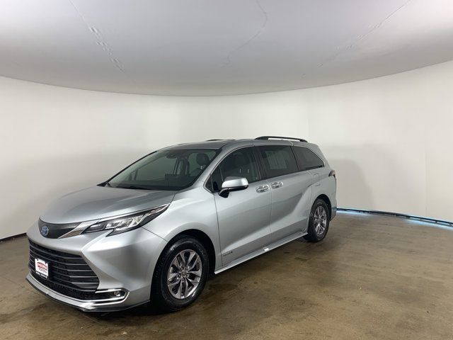 2021 Toyota Sienna XLE