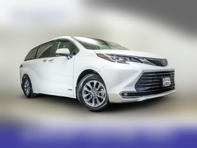 2021 Toyota Sienna XLE