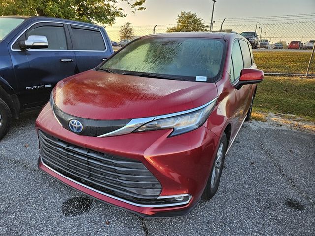 2021 Toyota Sienna XLE