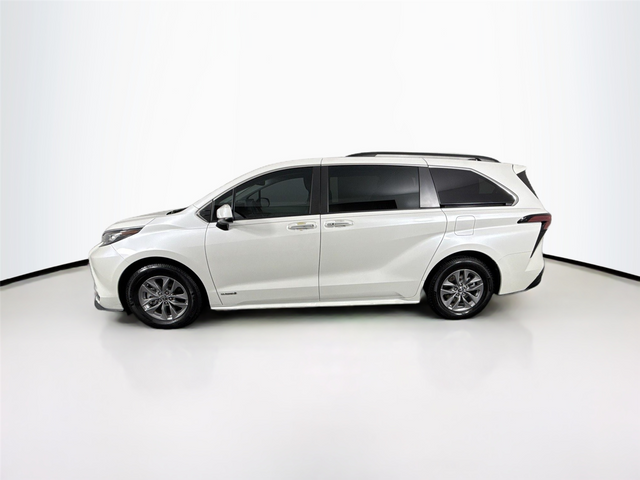 2021 Toyota Sienna XLE