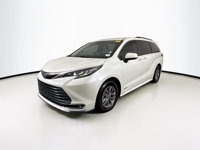 2021 Toyota Sienna XLE