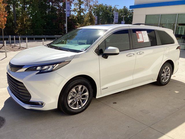 2021 Toyota Sienna XLE