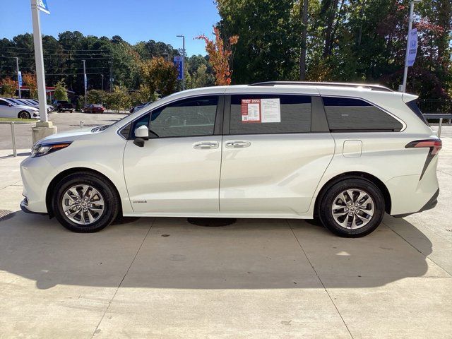 2021 Toyota Sienna XLE