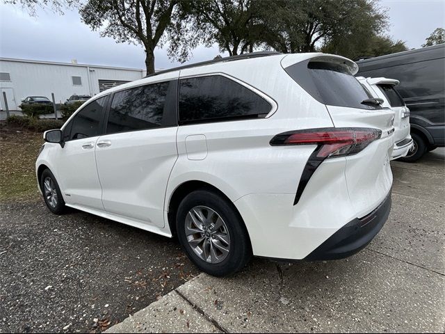 2021 Toyota Sienna XLE