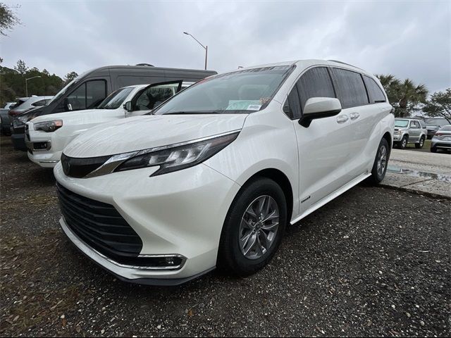 2021 Toyota Sienna XLE