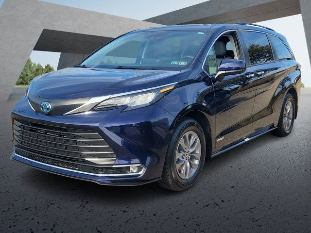 2021 Toyota Sienna XLE