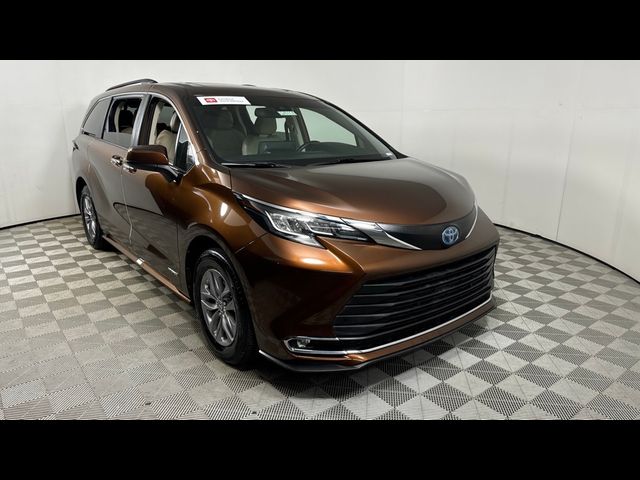 2021 Toyota Sienna XLE