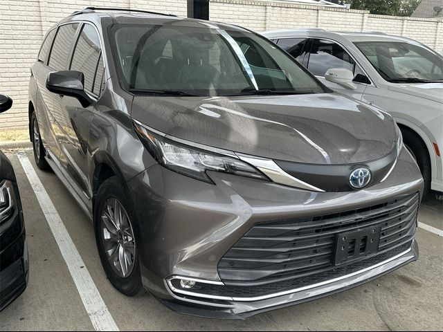 2021 Toyota Sienna XLE