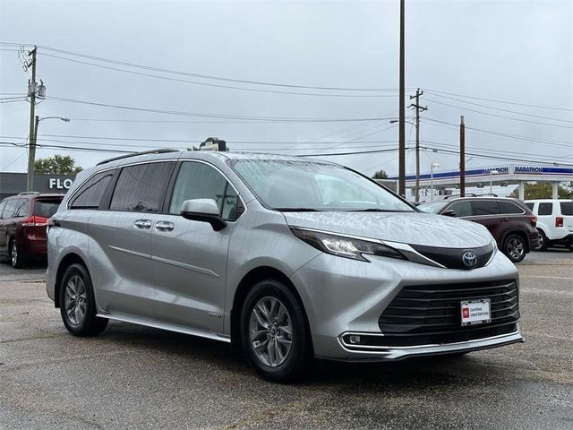 2021 Toyota Sienna XLE