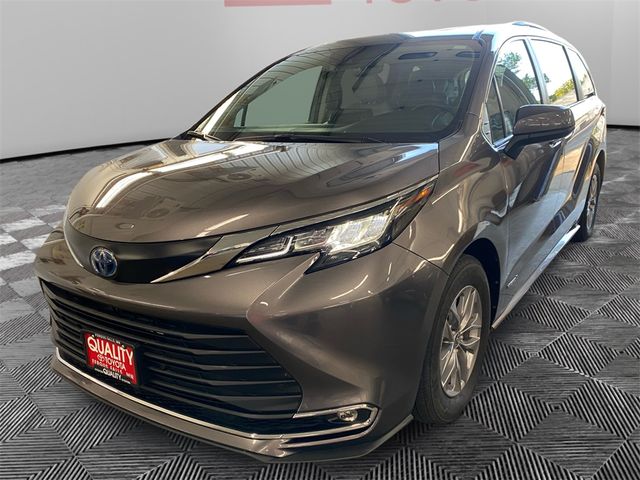 2021 Toyota Sienna XLE