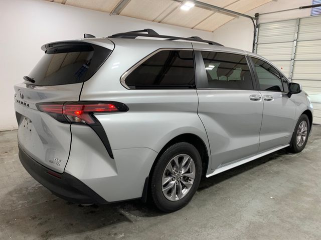 2021 Toyota Sienna XLE