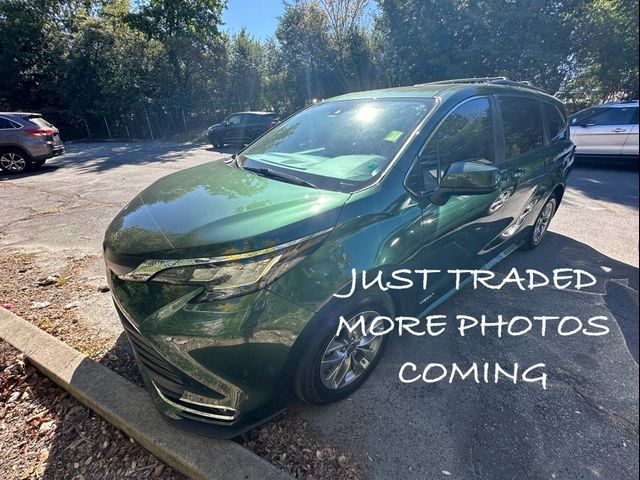 2021 Toyota Sienna XLE